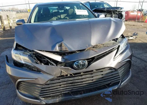 2023 Toyota Camry Le z USA, uszkodzony, nr VIN 4T1C11BK5PU092770